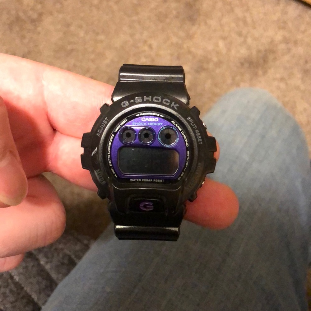 Men’s Casio G-Shock DW-6900MF (with case)